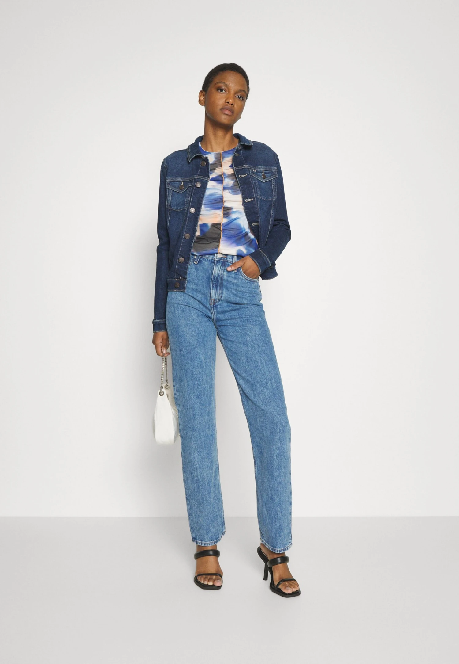 Boss EmeelaMaglietta A Manica LungaOpen Miscellaneous Donna T-shirt E Top BB121D0KM-T11 7 Boss EmeelaMaglietta A Manica LungaOpen Miscellaneous Donna T-shirt E Top BB121D0KM-T11 - immagine 5