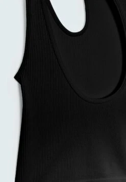 Stradivarius Asymmetric Seamless With Double Strap DetailMaglietta A Manica LungaBlack Donna T-shirt E Top STH21D1H9-Q11 -Vendite ONLY f2ba0492e50c459cb3bd62bb7b6d839c