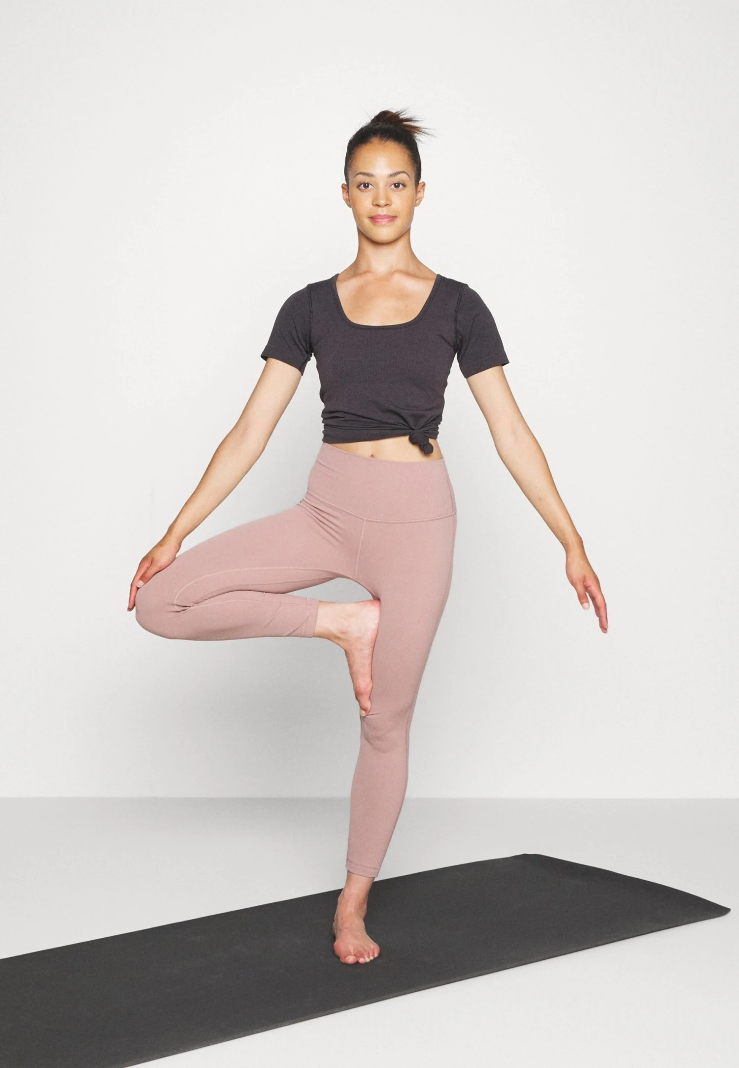 Lululemon Ebb To Street Short SleeveT-Shirt BasicBlack Donna T-shirt E Top LLS21D001-Q11 4 Lululemon Ebb To Street Short SleeveT-Shirt BasicBlack Donna T-shirt E Top LLS21D001-Q11 - immagine 2