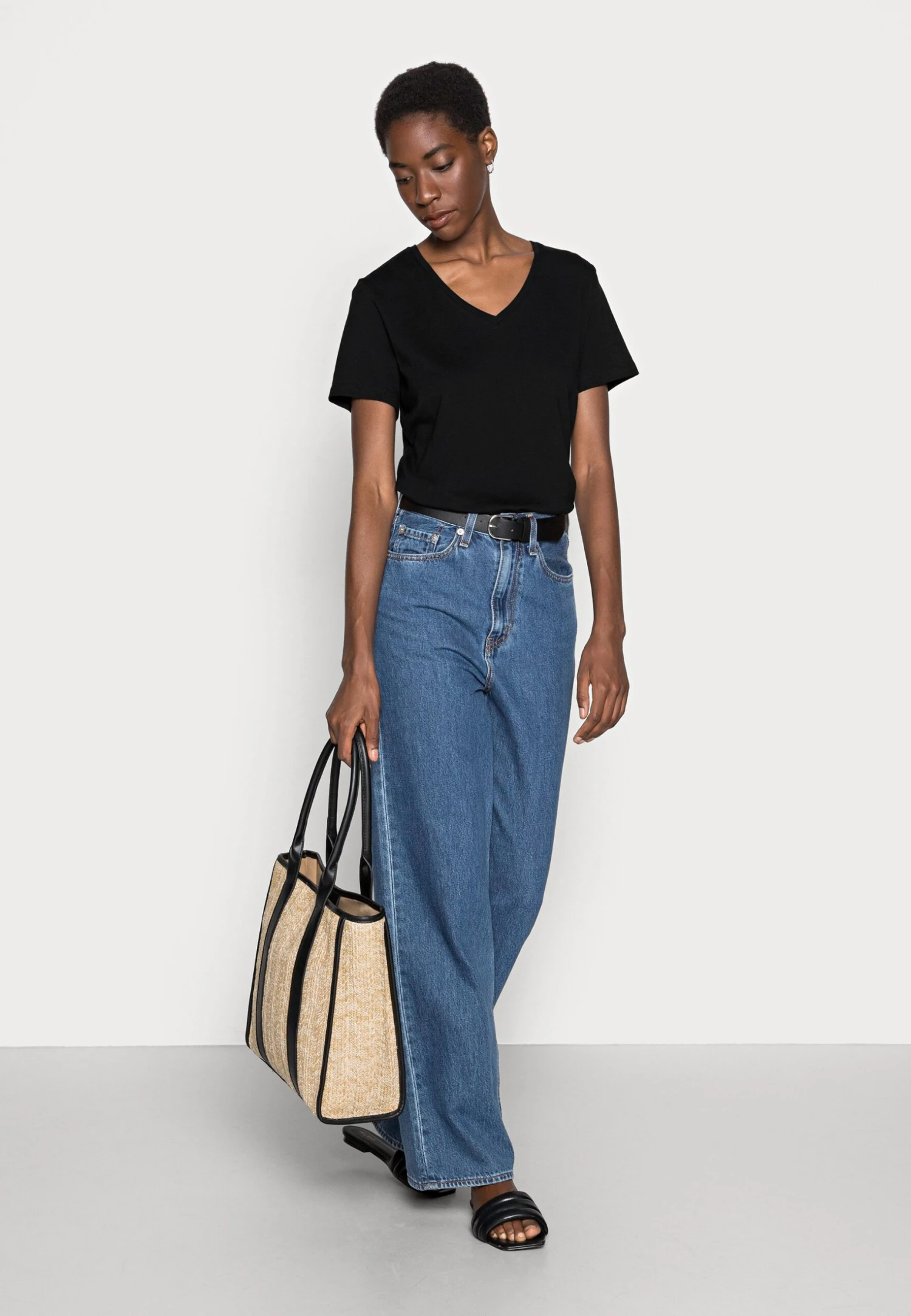 Cream NaiaT-Shirt BasicPitch Black Donna T-shirt E Top CR221D067-Q11 4 Cream NaiaT-Shirt BasicPitch Black Donna T-shirt E Top CR221D067-Q11 - immagine 2