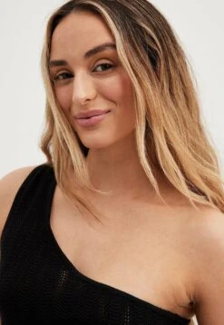 NA-KD Gestricktes Einseitig Schulterfreies- Top - Black -Vendite ONLY f6e9db06d01249dc8c5f502cdd7f568e