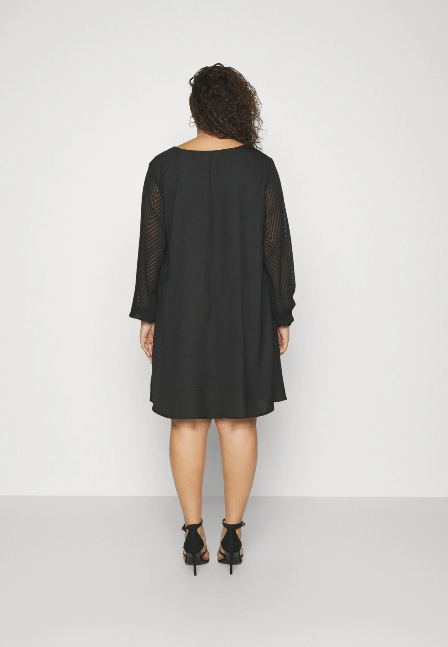 ONLY CARMAKOMA Carsussi Knee DressVestito EstivoBlack Donna Vestiti ONA21C0RX-Q11 5 ONLY CARMAKOMA Carsussi Knee DressVestito EstivoBlack Donna Vestiti ONA21C0RX-Q11 - immagine 3